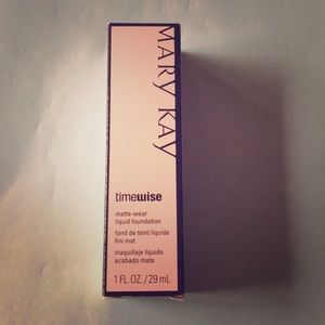 Mary Kay
Matte-wear- Liquid Foundation
